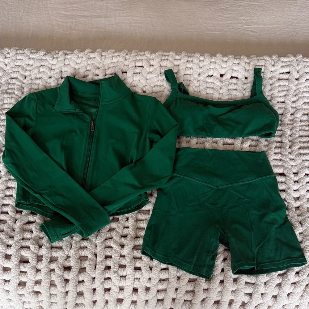Vitality Cloud II Green Activewear Set - Picture 1 of 1